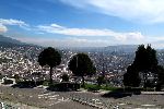 Blick nach Norden vom Panecillo Hügel über die Altstadt von Quito.