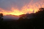 Sonnenuntergang von der Bungalow-Terrasse aus gesehen