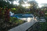 Der Pool der Huasquila Lodge am Morgen
