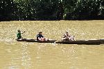 Michael und Thomas mit dem Einbaum unterwegs auf dem Río Arajuno<br />© A.Schmitz