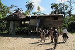 Eines der Wohnhaus der indigenen Bewohner von Isla Anaconda<br />© A.Schmitz