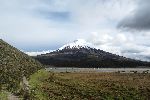 Der Vulkan Cotopaxi mit der Limpiopungo-Lagune im Vordergrund<br />© A.Schmitz