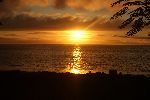 Sonnenuntergang am Strand der Galápagos Insel Floreana (Isla Santa María)
