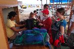 Gepäckkontrolle beim Verlassen der Isla Floreana<br />© T.Schwarzer