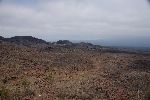 Lavafeld und im Hintergrund der Volcán Chico
